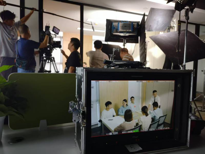 鸡冠区TVC拍摄公司：科技产品视觉化大师，诠释未来感与功能美学